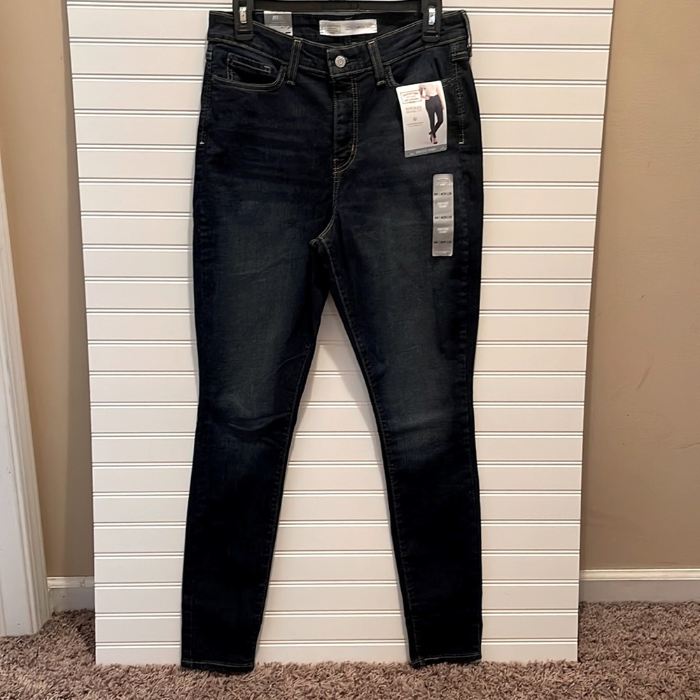 Levi’s Totally Shaping High Rise Skinny Jeans 8M